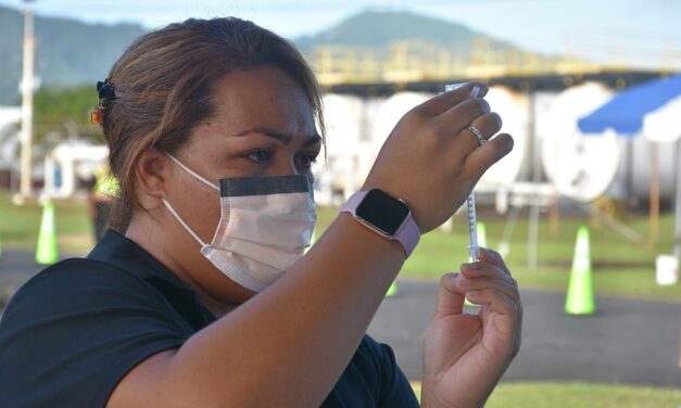 Without COVID-19 cases, how does American Samoa’s vaccination rate compare to other US jurisdictions?