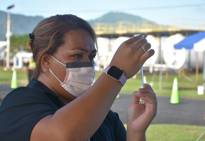 American Samoa worker administering a COVID-19 vaccine. Photo credit: Government of American Samoa