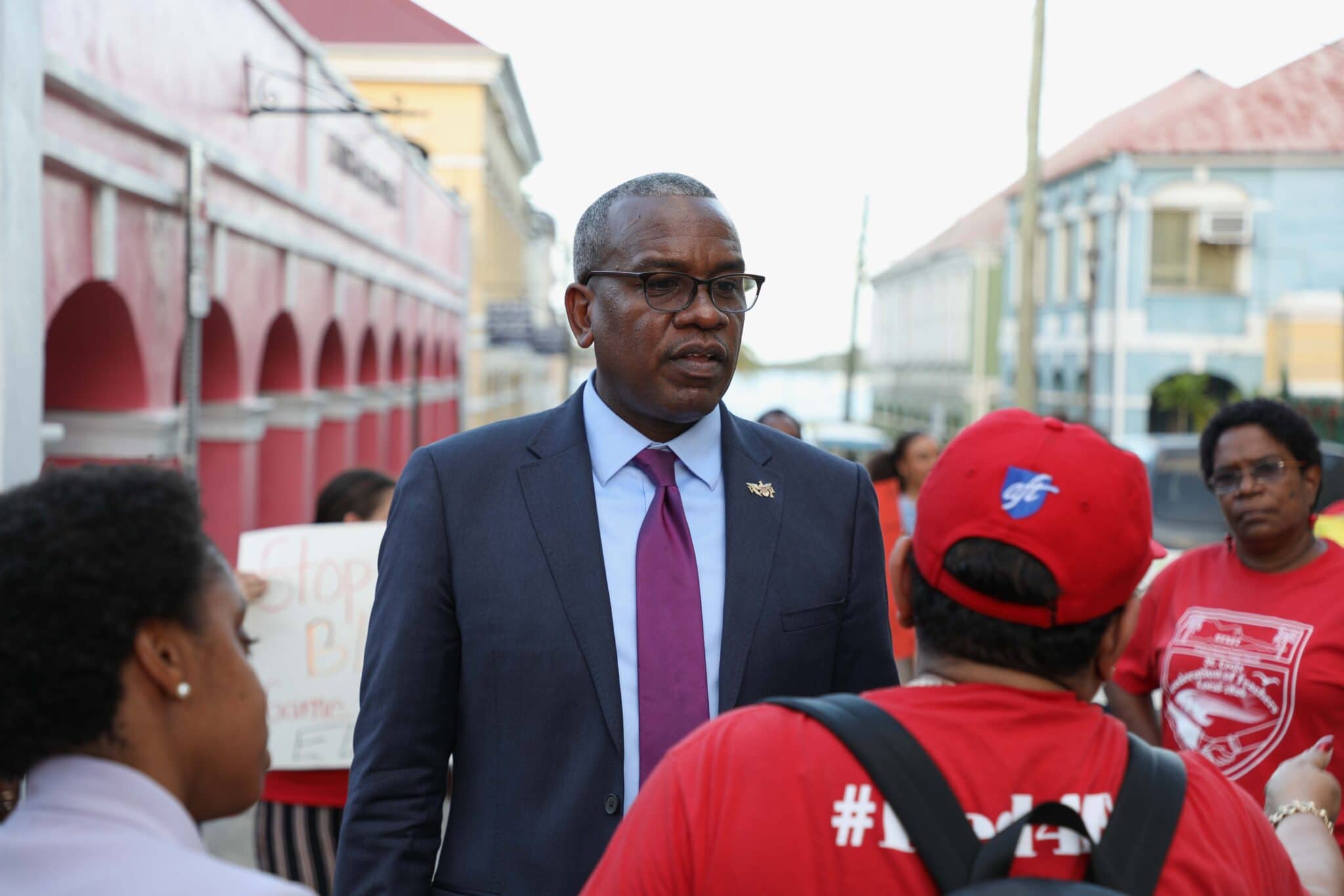 USVI Governor signs wage agreement with teachers’ union